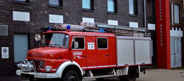 Feuerwehrfahrzeug LF16TS Feuerwehr Moers